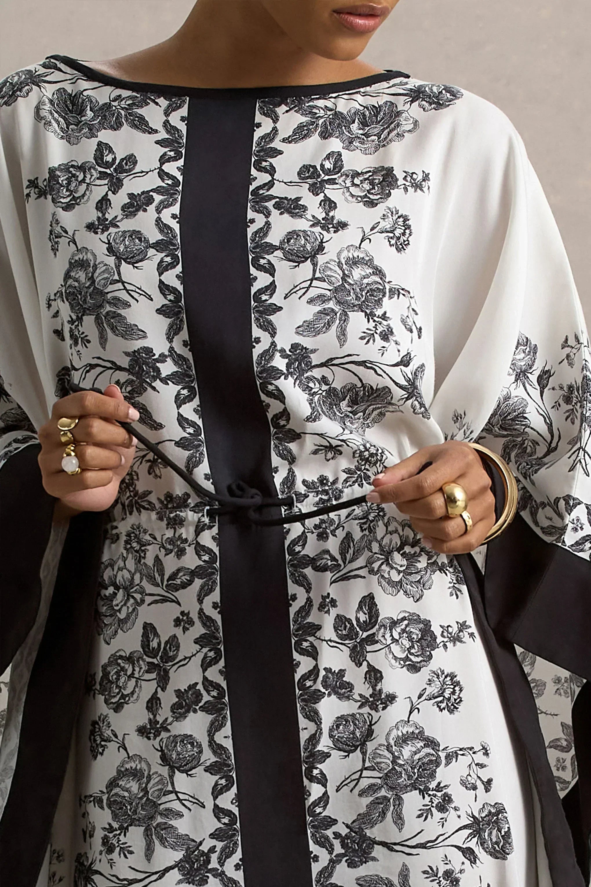Rikki | Black & White Long-Sleeve Maxi Dress With Tie Waist