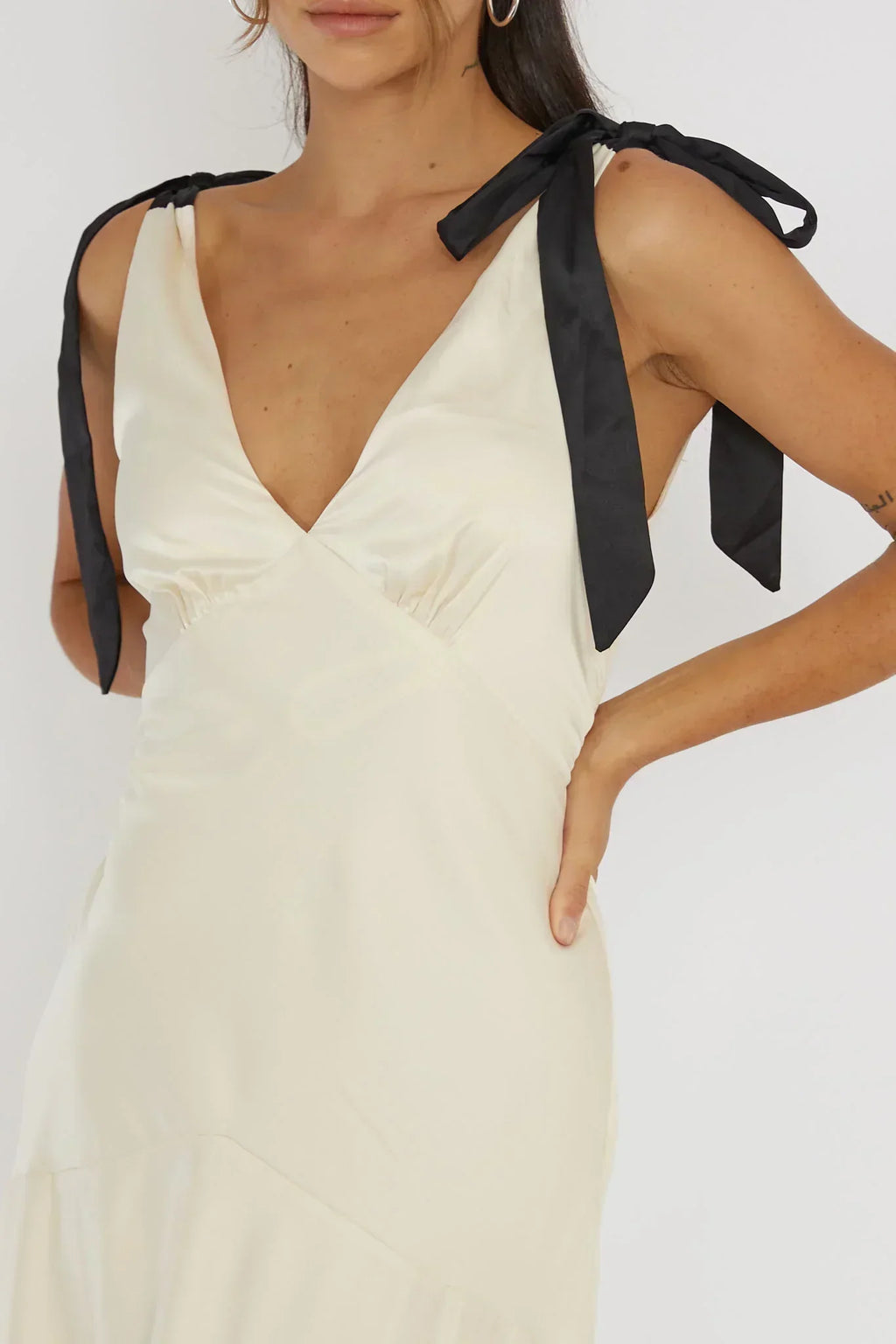 New York Minute Bow Shoulder Dress Oyster