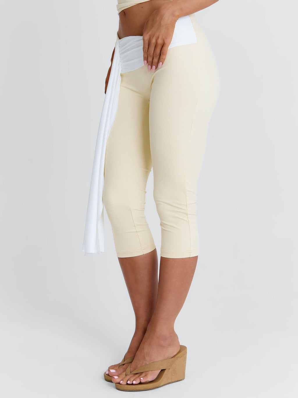 Linday Capri Pants White And Cream