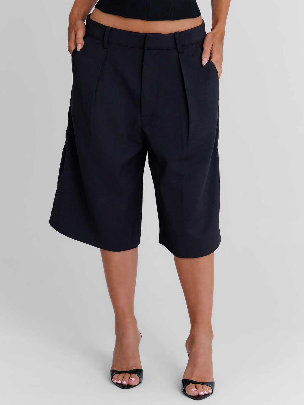 Noate Short Black