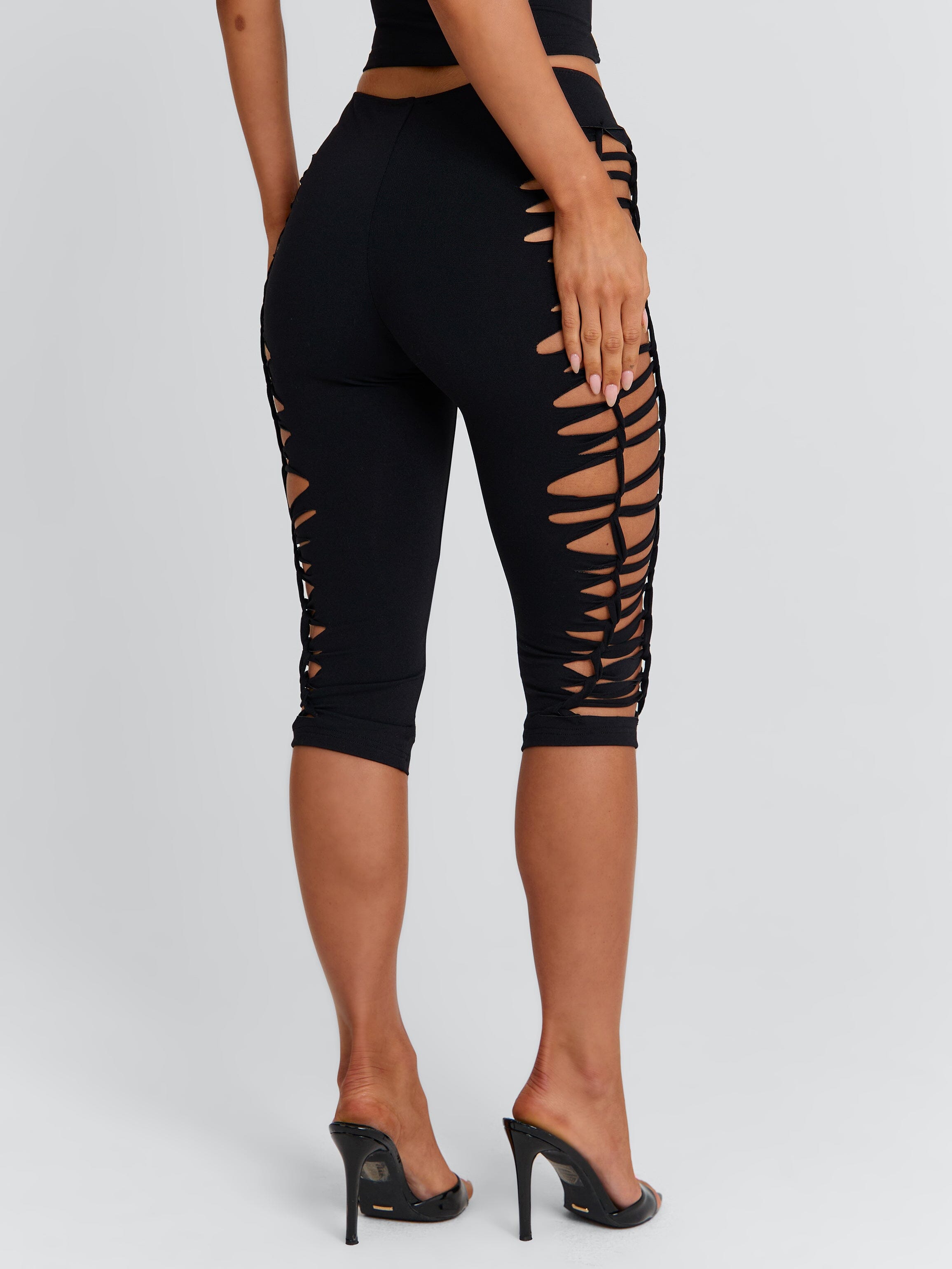 Zhera Capri Pants Black